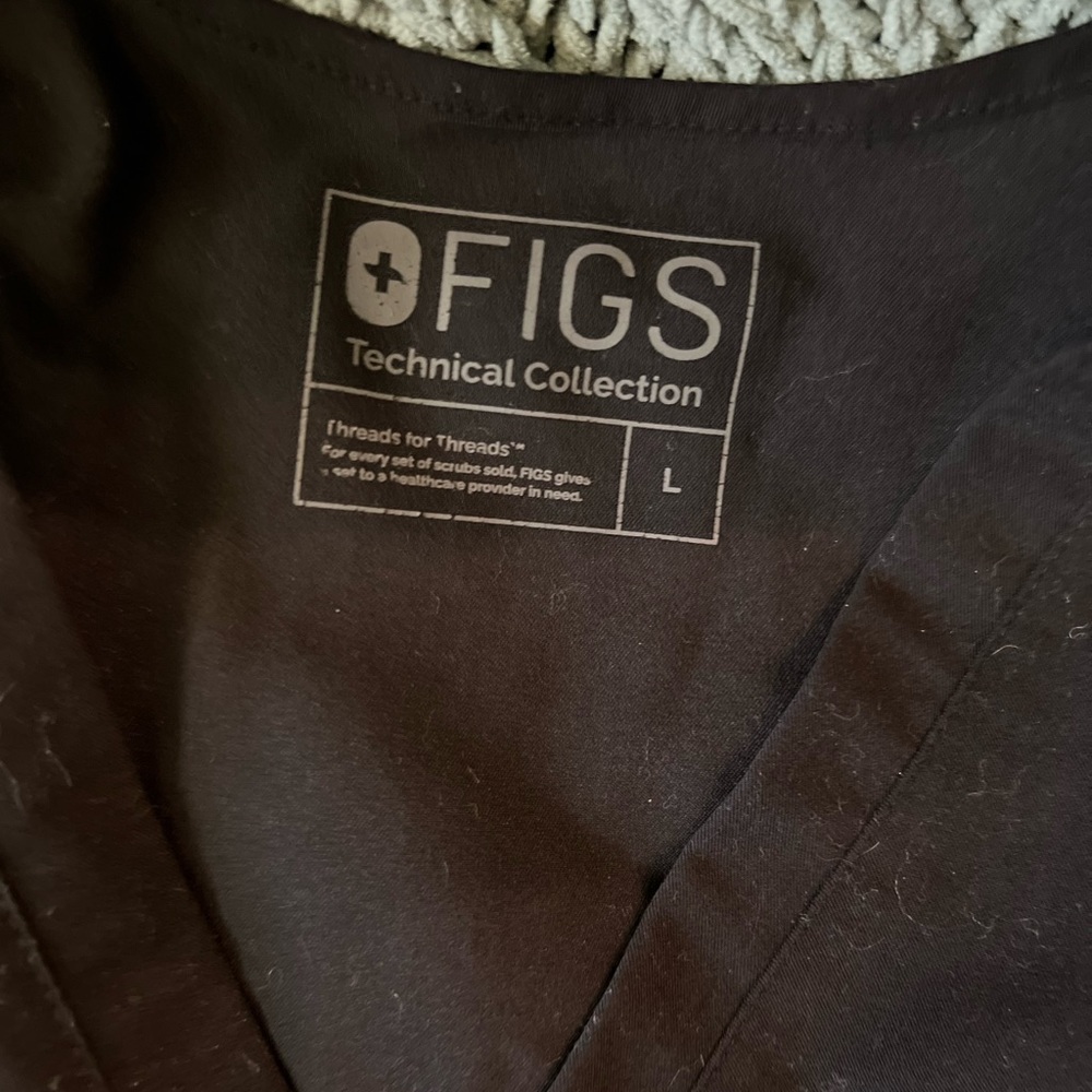 Figs scrub top bundle - Picture 3 of 4